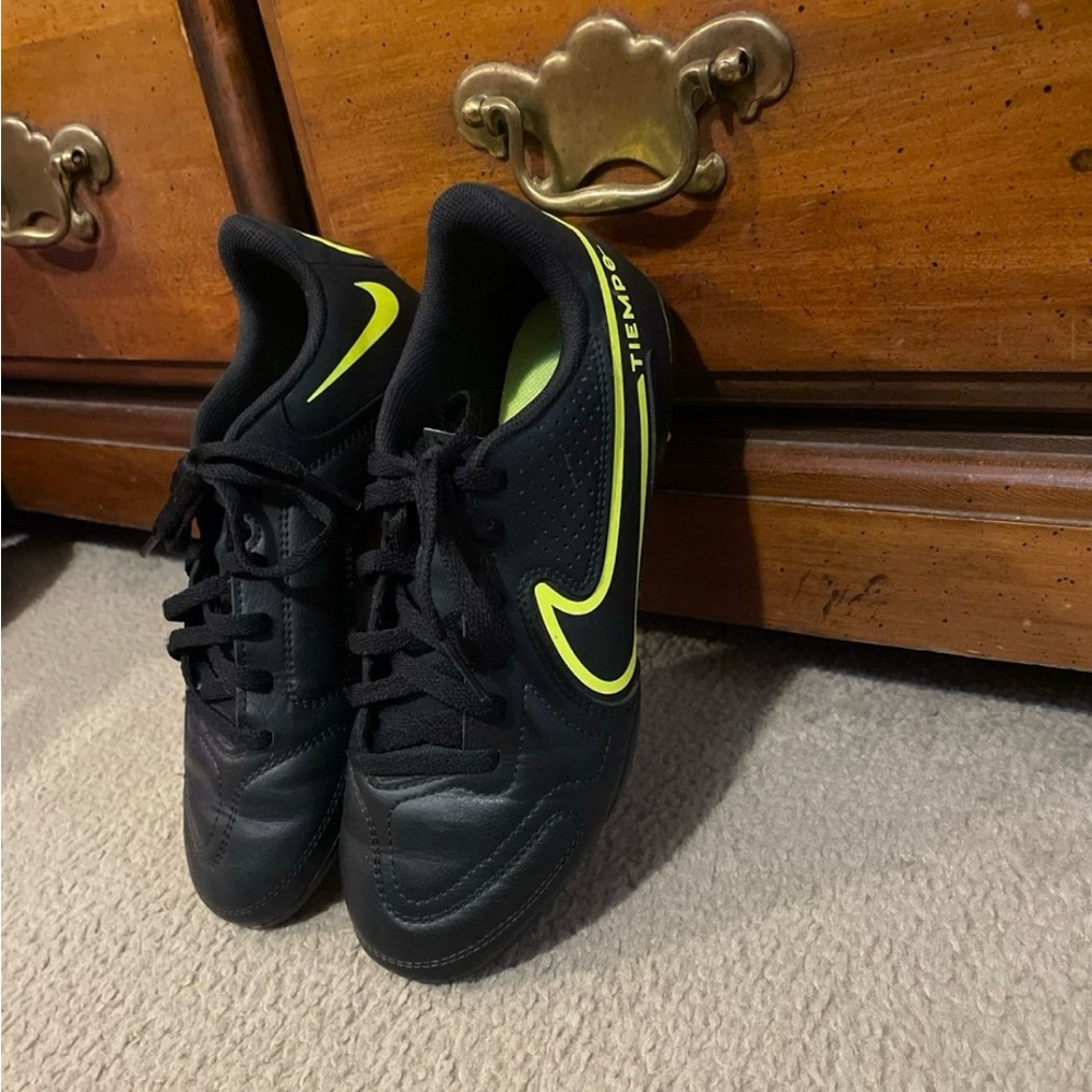 Kids Nike Tempo Legend 9 Club FG/MG Cleats Size 3
